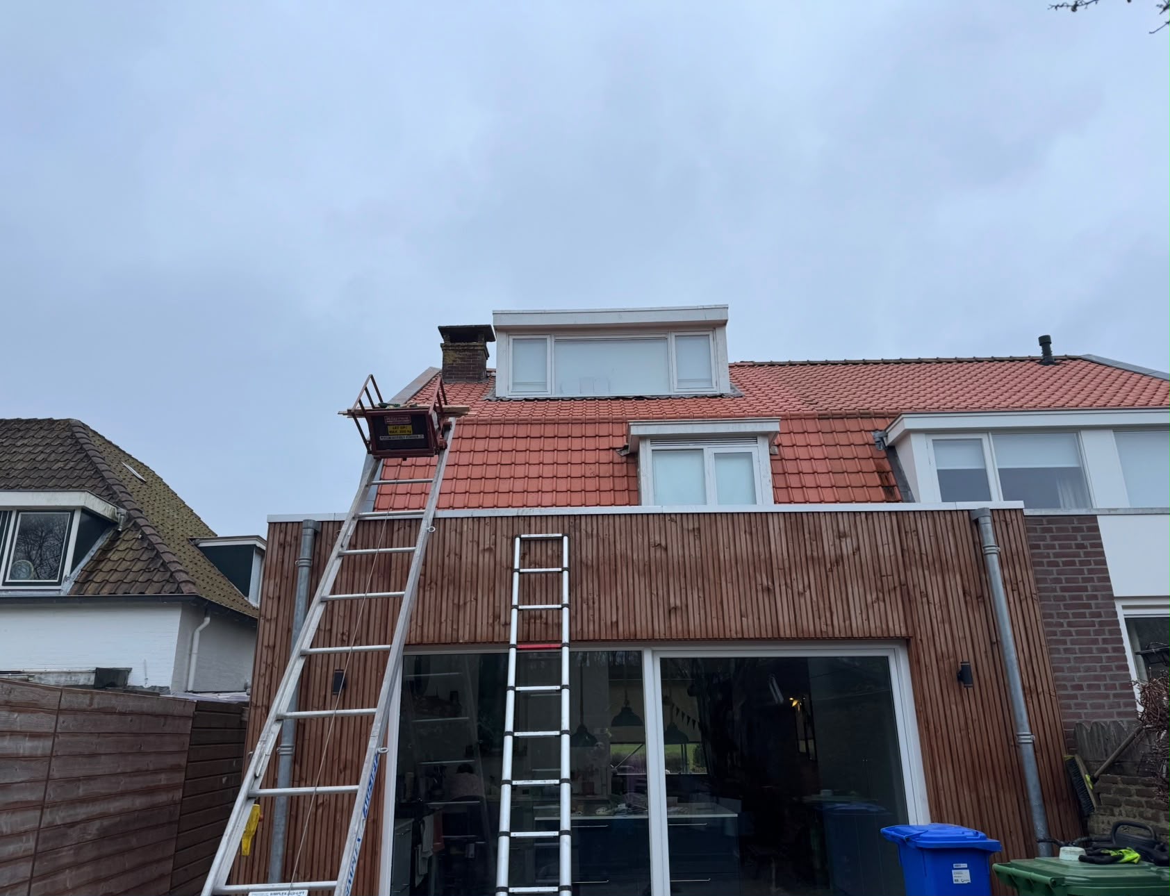 Vloerleggen visgraat patroon